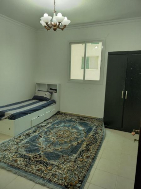 Minimalist bedroom + parking for business travel